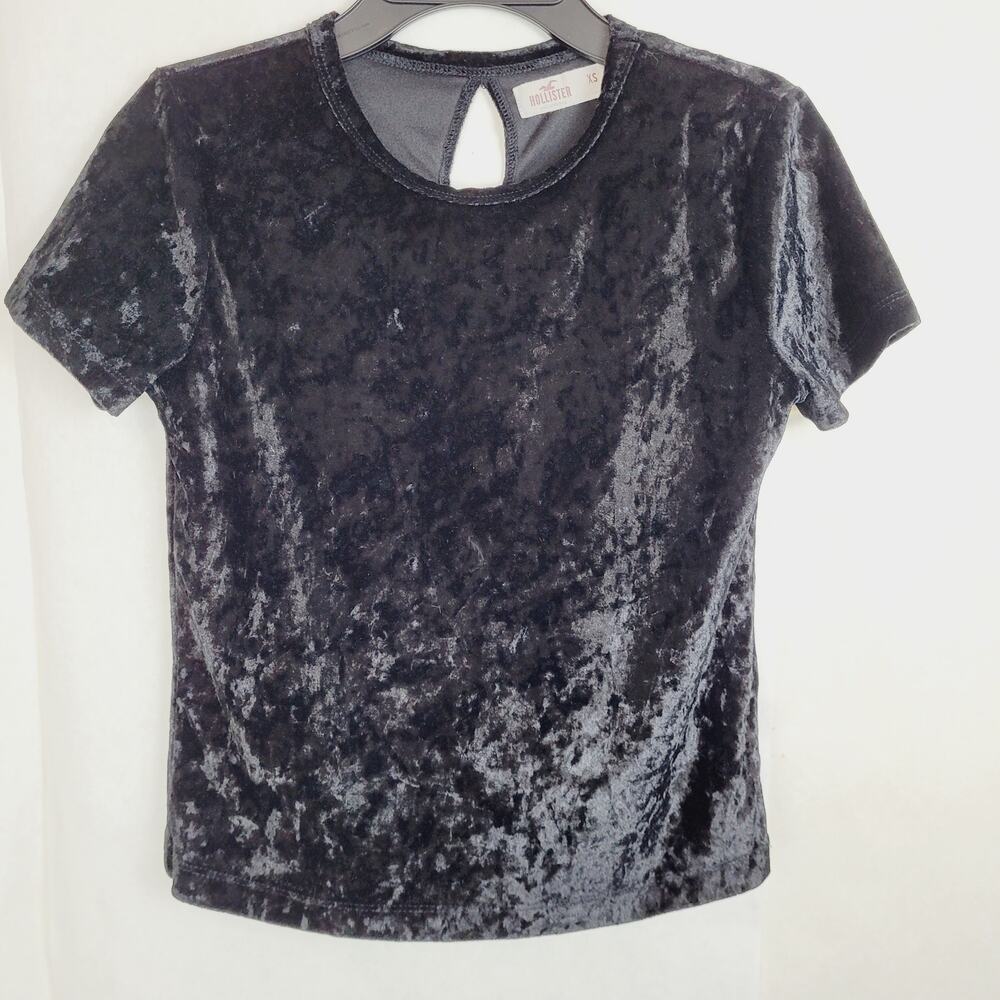 Hollister black crushed velvet short sleeve keyhole back top Size XS witchy goth